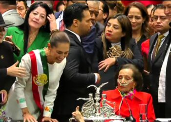 ¿Quién es Ifigenia Martínez, la mujer que entregó la banda presidencial a Claudia Sheinbaum?