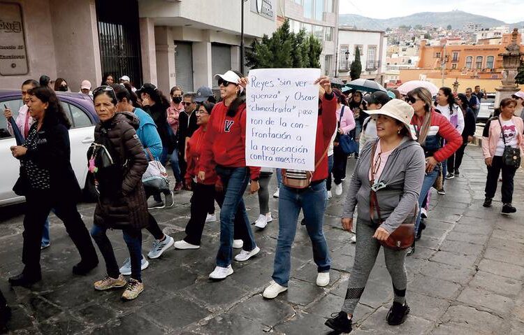 Maestros del MDMZ rechazan el pago en parcialidades del bono de rezonificación