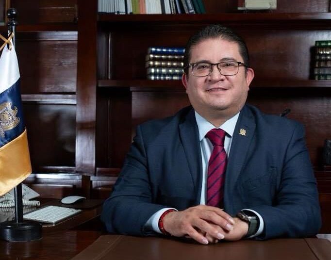 En medio de la turbulencia institucional, el rector UAZ pide que se “preparen para sucederlo”