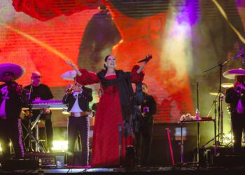 La magia de Natalia Jiménez, impregnó a la Plaza de Armas de Zacatecas