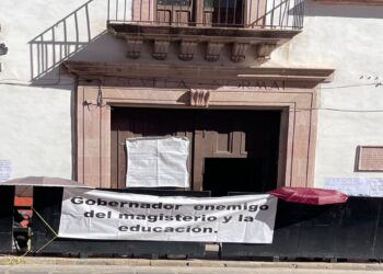 Bloquean sindicatos magisteriales accesos de oficinas en presidencias y Ciudad Gobierno