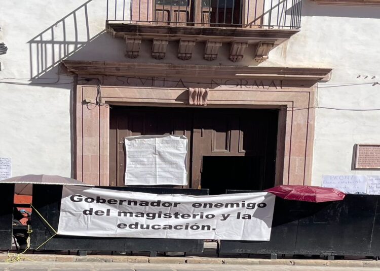 Bloquean sindicatos magisteriales accesos de oficinas en presidencias y Ciudad Gobierno