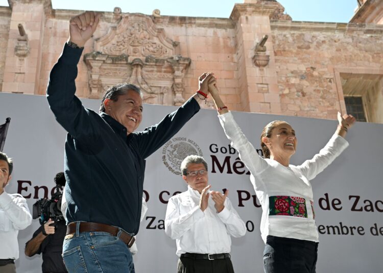 Entre abucheos y aplausos, Claudia Sheinbaum reconoce el trabajo de David Monreal