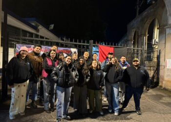 Estudiantes bloquean la Unidad Académica de Derecho UAZ, porque una estudiante sufre represión