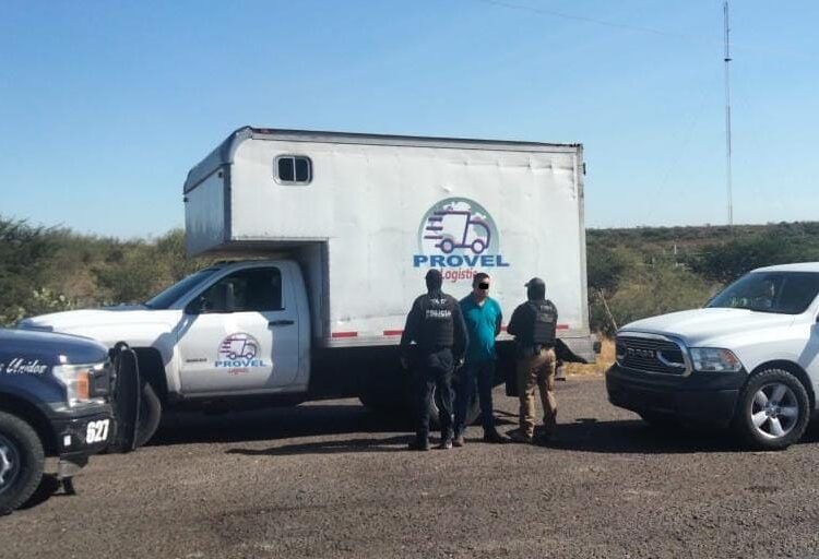 Rescatan de un trailer a 53 migrantes en Río Grande; la mayoría son guatemaltecos