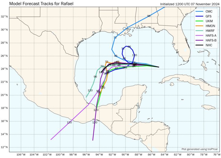 Huracán “Rafael” cambia de dirección; se acerca a México