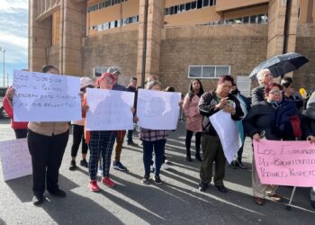 Padres de familia toman el Centro Cultural donde se pretende montar el Museo de la Corrupción