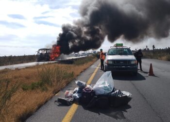 Se incendia autobús de pasajeros en la zona de Villa de Cos, Zacatecas