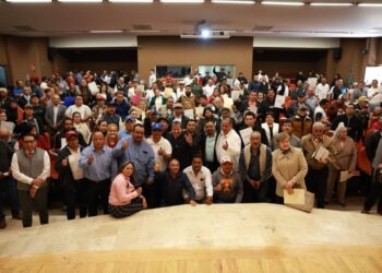 Entrega gobierno 91 concesiones a taxistas; suman 205 entregadas en 3 años