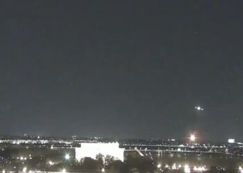 Se impacta avión de pasajeros contra Helicóptero militar en Washington