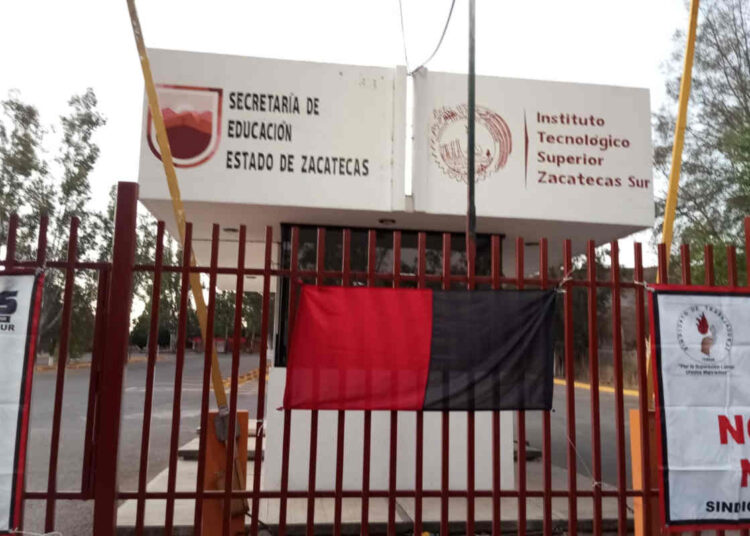 multan al director del ITSZ por intentar romper huelga; admitió clases a distancia