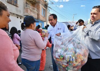 Familias guadalupenses disfrutan y conviven en “Las posadas por los valores y esperanza”