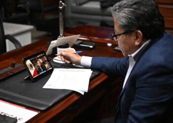 Pide Sheinbaum a gobernadores garantizar la operación en el sector salud y el abasto de medicamentos