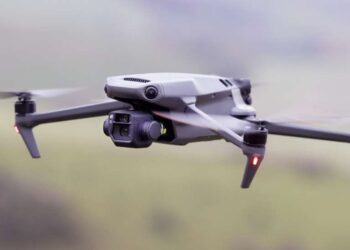 Capturan a 3 personas que sobrevolaban con un dron el edificio de la Fiscalía de Justicia