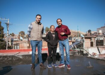 Apoya presidente de Guadalupe con losa de concreto en viviendas de colonia Tierra y Libertad