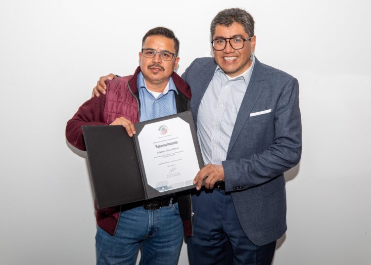 Alcalde de Sain Alto recibe reconocimiento por su trabajo en el Senado