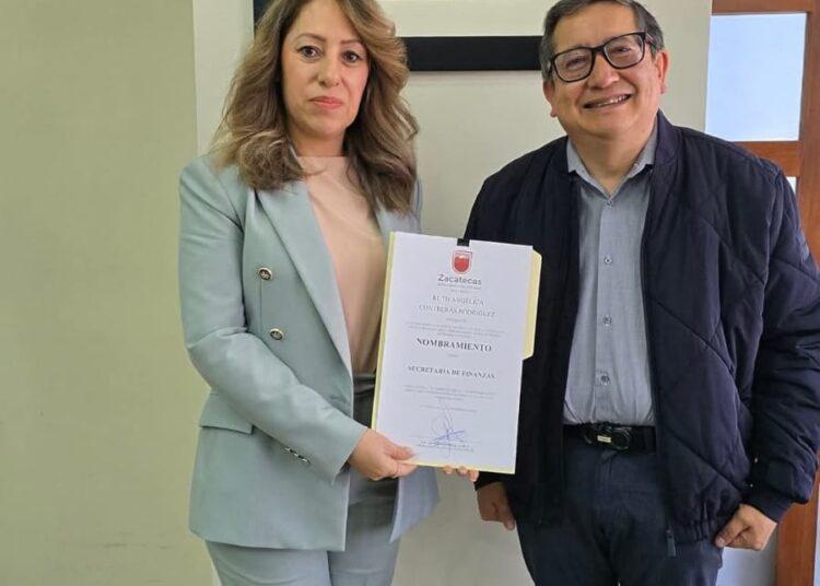 Ruth Angélica Contreras sustituye a Ricardo Olivares en la Secretaría de Finanzas