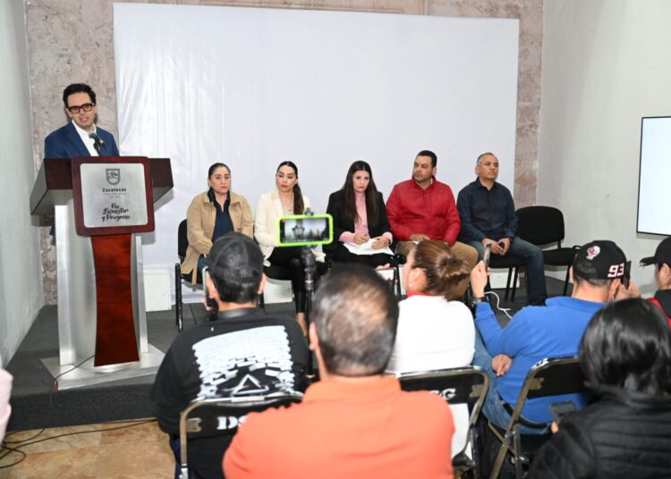 Megamarcha de maestros; por errores administrativos no se pagaron becas: Pinedo