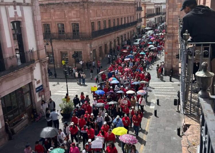 Maestros de la 34 del SNTE suspenden clases, pese a retiro de la reforma a Ley ISSSTE