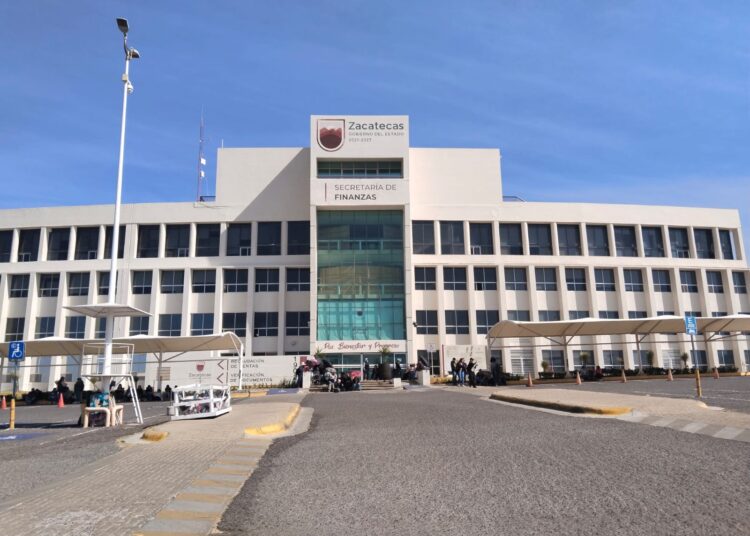 Trabajadoras de centros educativos del FPLZ tomaron SEFIN por retraso en sus pagos