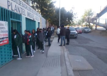 Padres de familia y docentes acuerdan reanudar clases en plantel Miguel Auza del COBAEZ