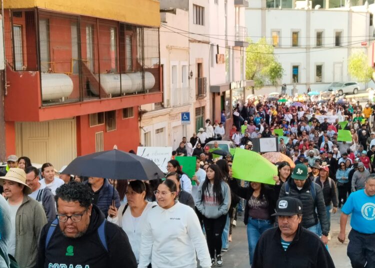 Sin solución el paro en Cobaez; sindicalizados se movilizan con alumnos, papás y docentes