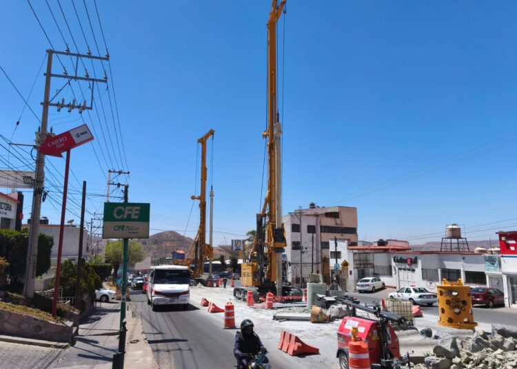 Gobierno se niega a retirar maquinaria del bulevar, pese a suspensión del segundo piso