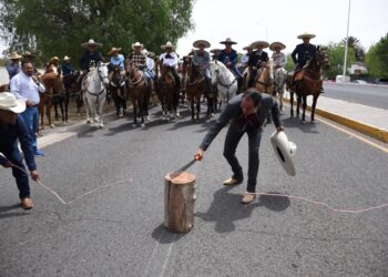 Encabeza Pepe Saldivar Cabalgata y quema de judas en Guadalupe
