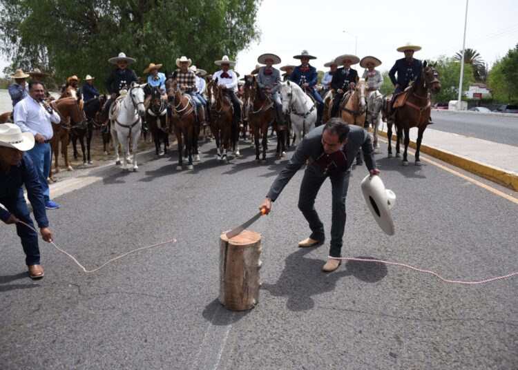 Encabeza Pepe Saldivar Cabalgata y quema de judas en Guadalupe