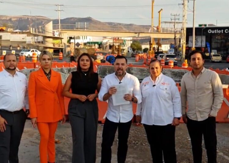 Gobierno se niega a retirar maquinaria del bulevar, pese a suspensión del segundo piso