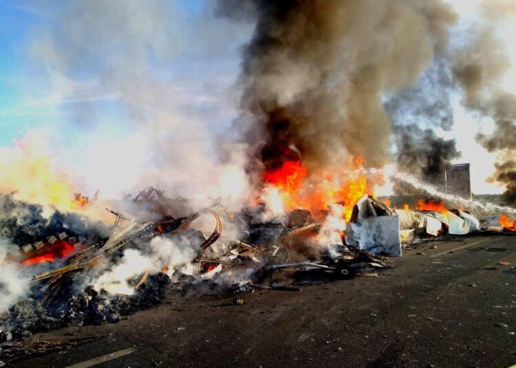 Fatal accidente en la carretera federal 54; muere una persona calcinada