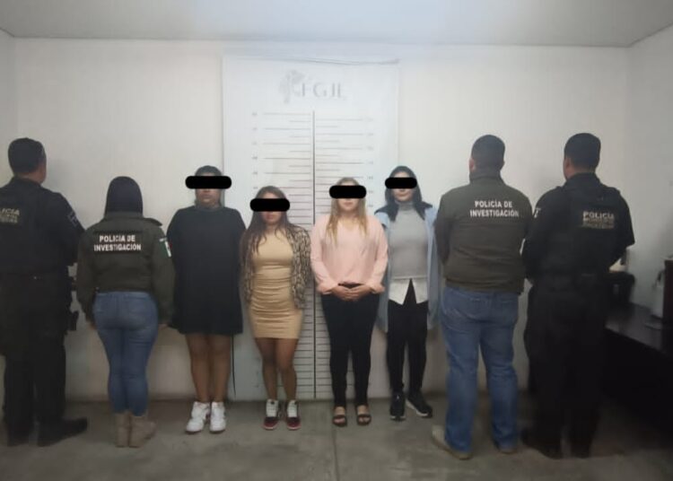 Detienen a 8 presuntos defraudadores en Zacatecas; hacían sorteos de viajes y celulares