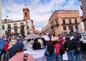 Gremios reprochan carencias en centros laborales, durante marcha del Día del Trabajo