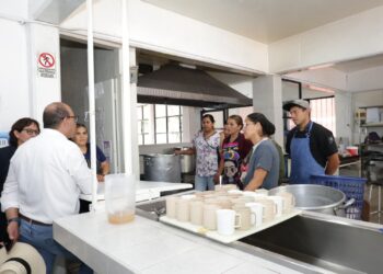 Ángel Román se compromete a respetar derechos laborales de SPAUAZ y STUAZ