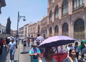 Marchan miles de maestros e inician paro indefinido para cancelar Ley Issste 2007