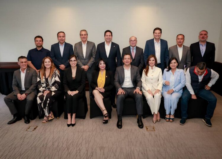 Participa alcalde Miguel Varela en reunión de Ciudades Capitales de México