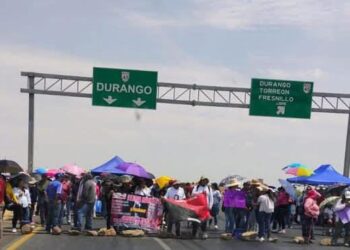 Maestros del SNTE bloquean carreteras en Zacatecas; Son acciones del paro nacional