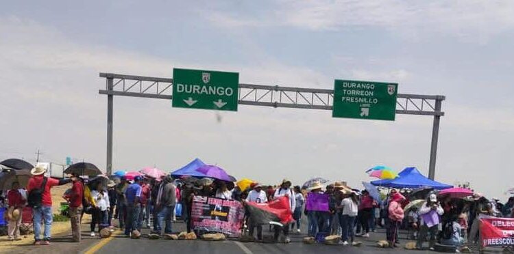 Maestros del SNTE bloquean carreteras en Zacatecas; Son acciones del paro nacional