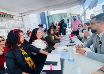 Rector interino escucha pero no resuelve conflicto; sigue paro en la UAZ