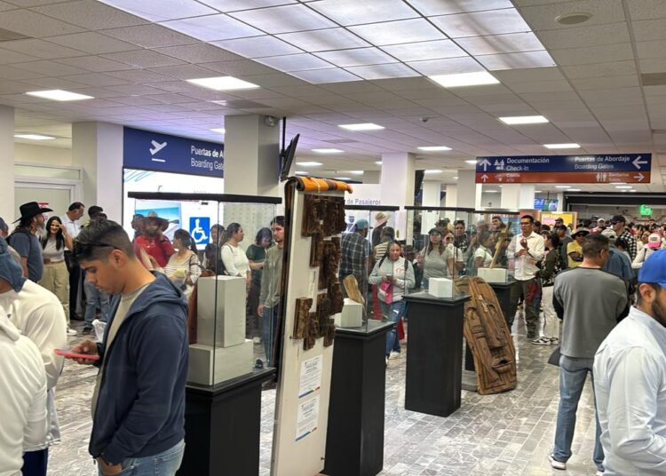 Maestros del SNTE bloquean aeropuerto, SEFIN y vías férreas; radicalizan protesta