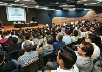 Gritos y abucheos durante la calificación de elección universitaria que tuvo 95% de participación