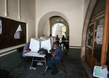 Reubican 13 casillas electorales por el paro magisterial; poca participación ciudadana