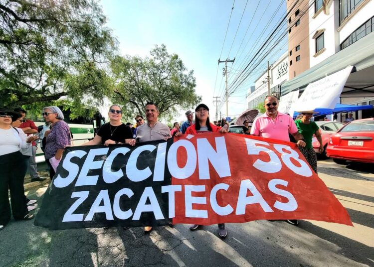 Maestros bloquean bulevar López Portillo; se cumplen 22 días de manifestaciones