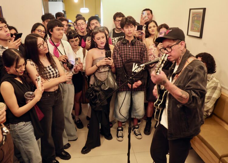 Axel Catalán interpreta sus éxitos de Folk y Rock en Fresnillo y Zacatecas