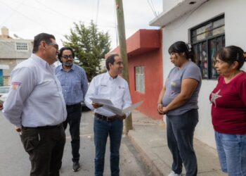 Familias de Ojo de Agua de la Palma y Che Guevara, reciben sus escrituras