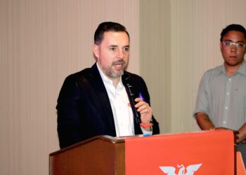 Cuando la mujer llega a la política, la cambia: Juan Del Real