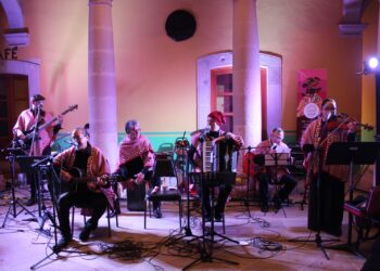 El grupo universitario Huayrapamushka celebra 50 años de historia musical