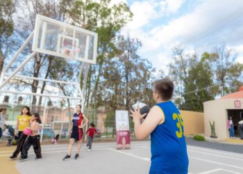 Rehabilitan y entregan cancha de usos múltiples en Rincón Colonial