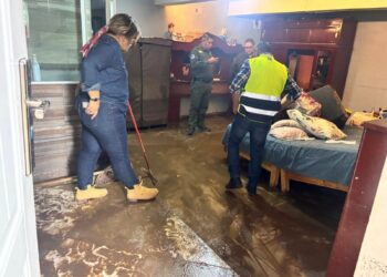 Protección Civil hace limpieza en 13 viviendas afectadas por inundación en Loreto