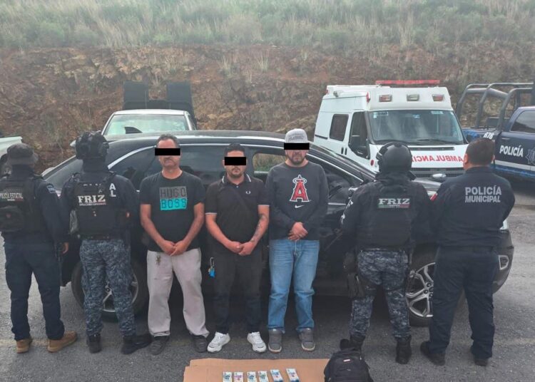 Detienen a tres jaliscienses en filtro de seguridad; les incautan dinero y camioneta